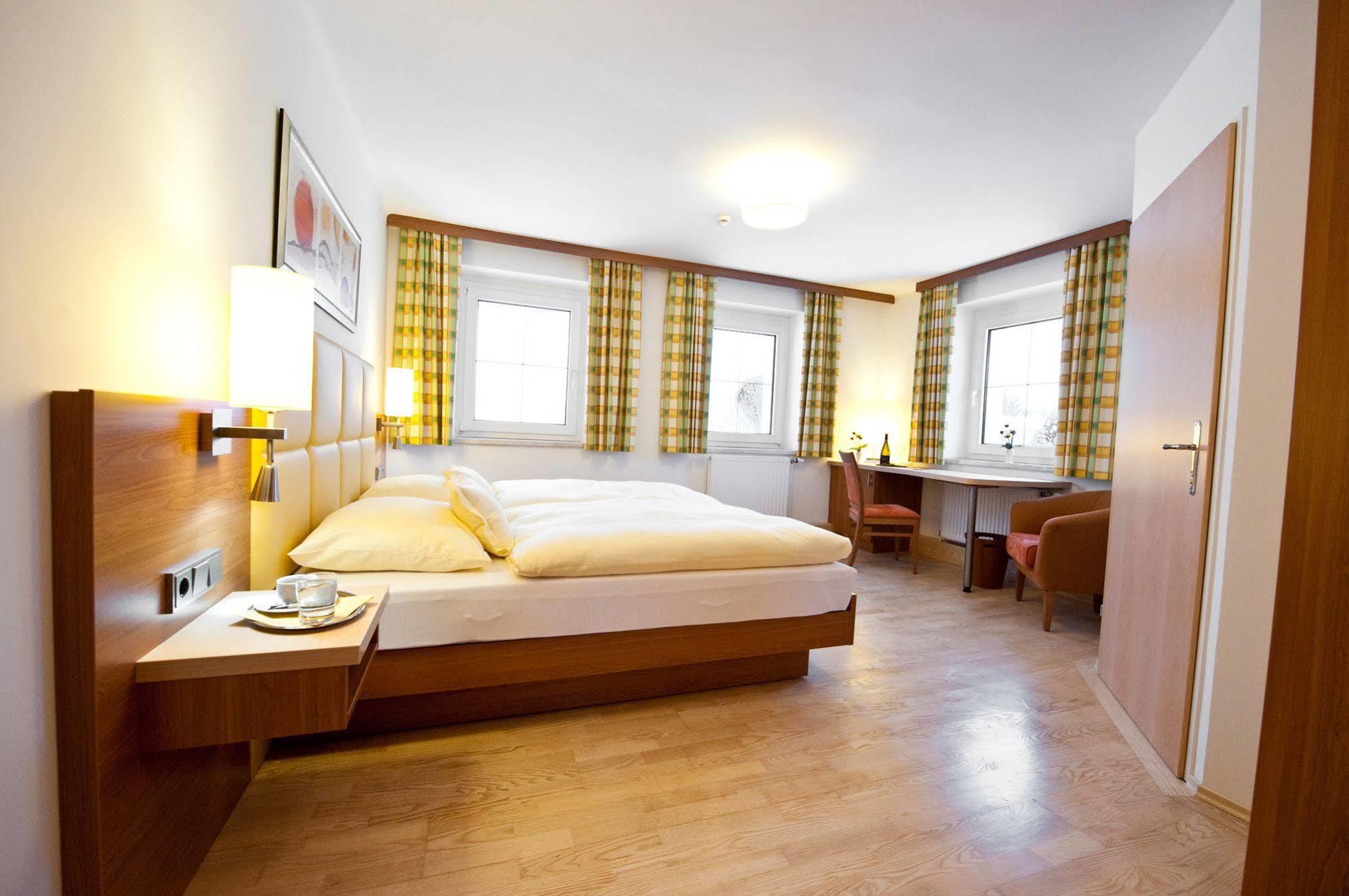 Hotel Sonnenhof Timelkam Esterno foto
